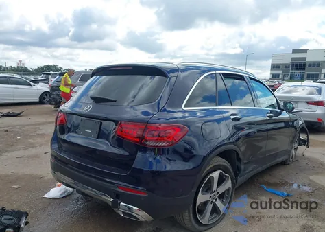 2022 Mercedes-Benz Glc 300 Suv z USA, uszkodzony, nr VIN W1N0G8DBXNG111930